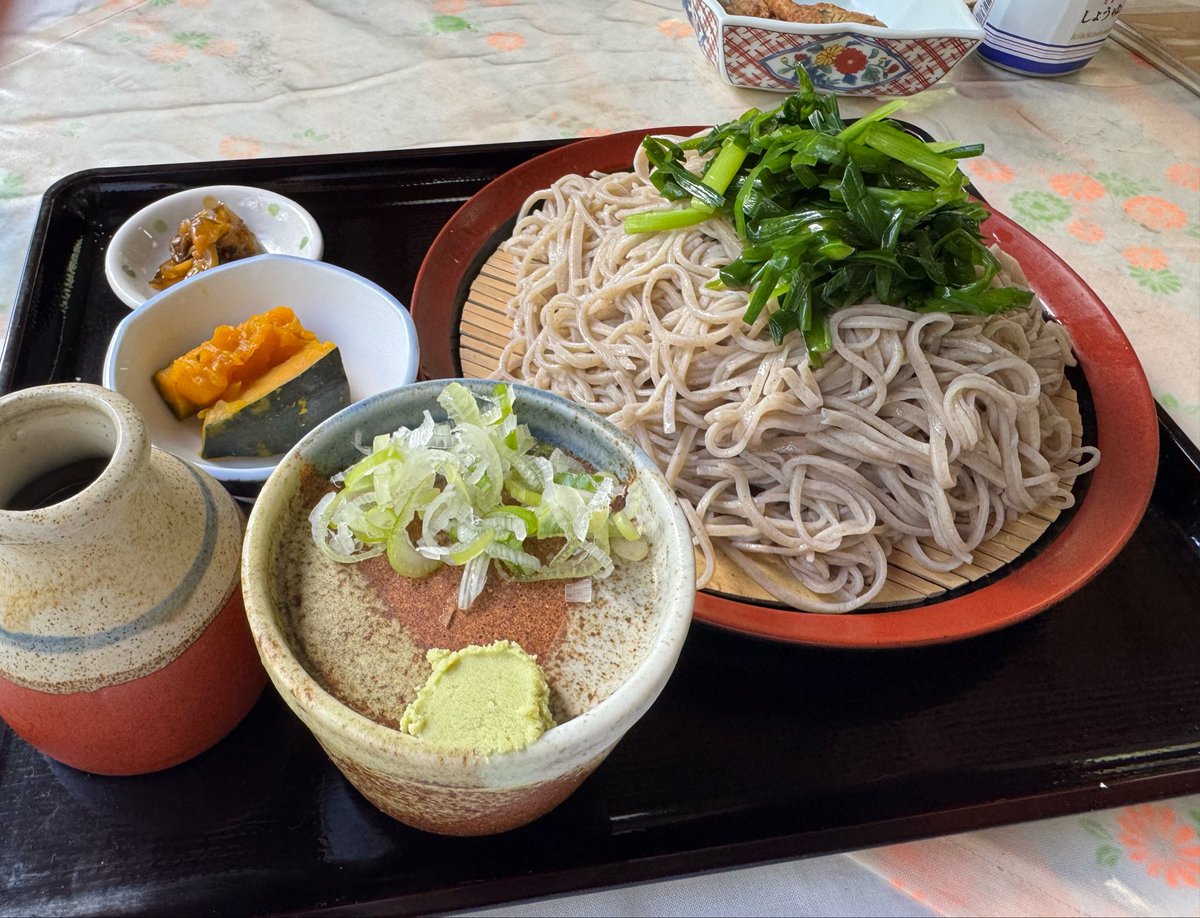 babababa_bambi's tweet photo. 昨日は時間調整で霧降→鹿沼の粟野でお蕎麦→内見コースでした!
韮蕎麦美味しかった☺️

ところでウチのボルドールさん、オイルとフィルター交換して3.2ℓ入れても窓から顔出さなくて、0.1追加して近所周遊後に窓見てもまだこない！
もう0.1追加したら窓枠フルになってしまった🤣まぁホンダ様だからOK? https://t.co/XLLyoQZOKx