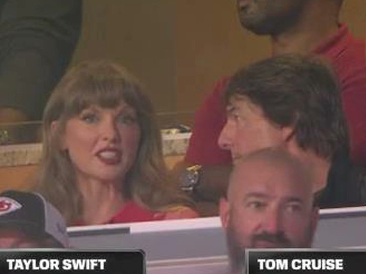 TMZ's tweet photo. 🚨 BREAKING: Taylor Swift is back at Arrowhead Stadium ... and once again, all eyes are on the stands as she cheers on her husband, Travis Kelce. https://t.co/QqD1PD8NPA

📸 ESPN https://t.co/BXnbMbNdCB