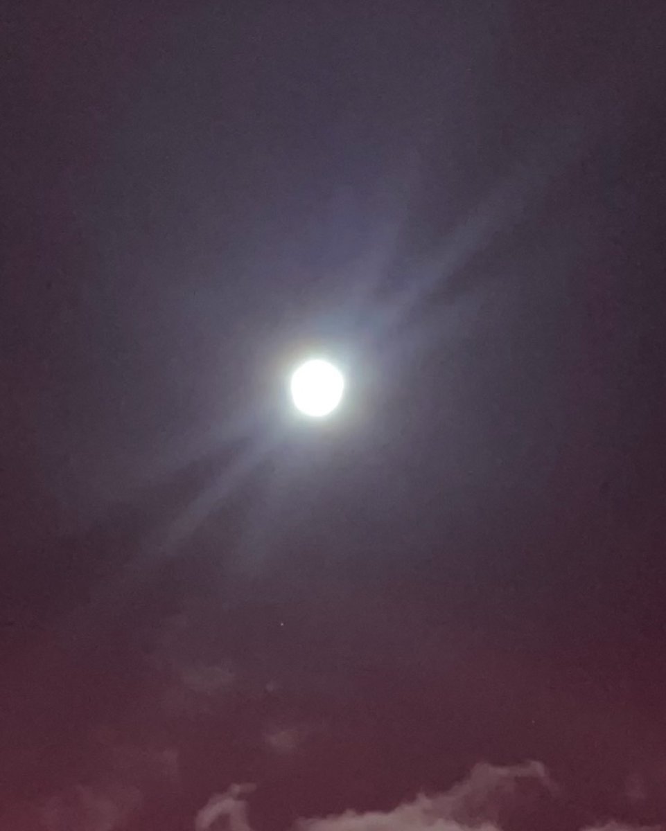 nourah_Aw_'s tweet photo. Beautiful full moon tonight https://t.co/wvH5Z45Mef