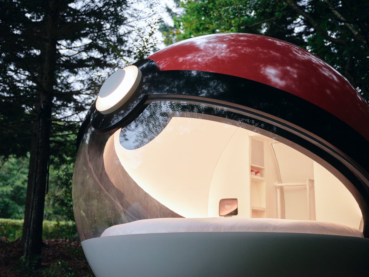notahotel_inc's tweet photo. ポケモン30周年、『Pokémon Sleep』3周年を記念したモンスターボール型ホテル「Poké Ball-Themed Hotel」のデザインをNOT A HOTEL ARCHITECTSが手がけました。

まるでポケモンの世界に入り込んだかのような宿泊体験が待つ室内には、NOT A HOTELのスマートホームチームがオリジナルで開発したシステムを導入。設置されたiPadから好きなポケモンを選ぶと、消灯時に選んだポケモンに合わせた照明演出が空間を彩ります。

このプロジェクトは、『Pokémon Sleep』のアプリユーザーを対象に実施する、X上でのSNSキャンペーン当選者に向けた特別企画です。キャンペーン期間中、一般販売および一般公開は行いません。

https://t.co/hC73e0Hk1r