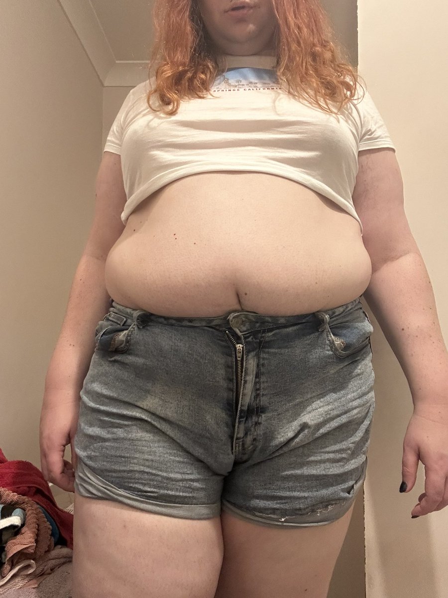Hambercules's tweet photo. Would you still love me if I was even fatter 🥺 https://t.co/7FHB7ryAcZ