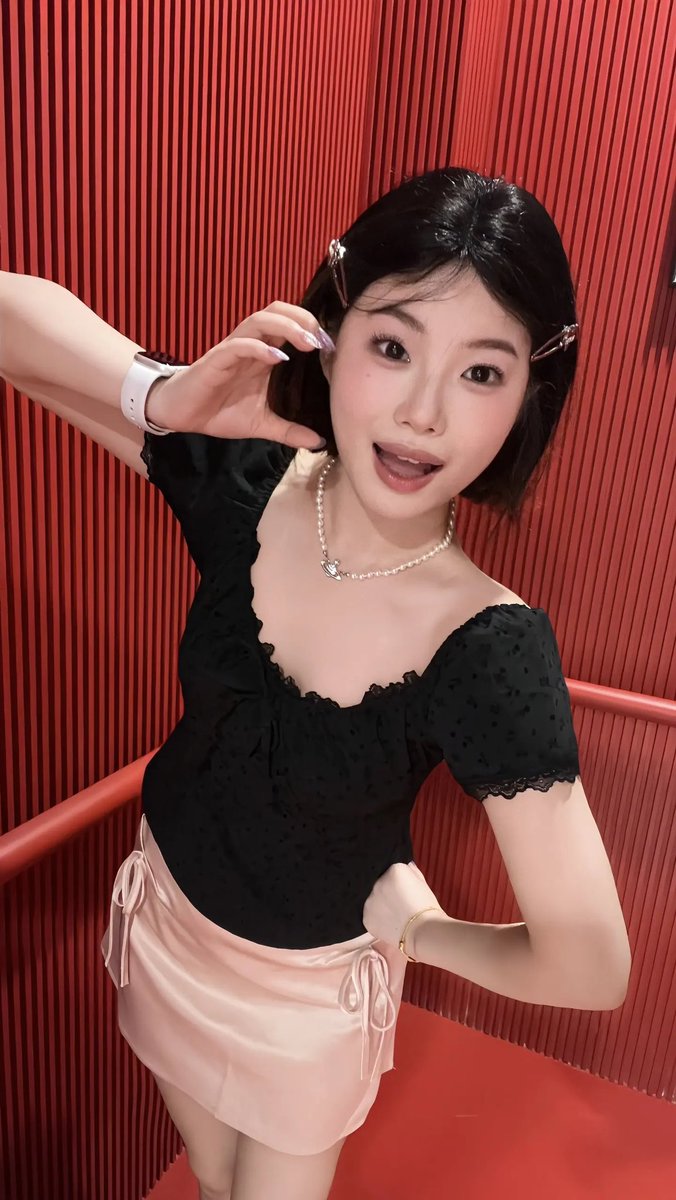 pxy0217_'s tweet photo. 前两年还清纯一点 https://t.co/XpRHqsLW6G