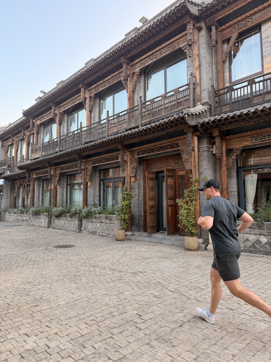 paradigminputs's tweet photo. Our CEO Mitch sprinting to get you the best deals from the most reputable suppliers in China https://t.co/zBhIrGfcV9