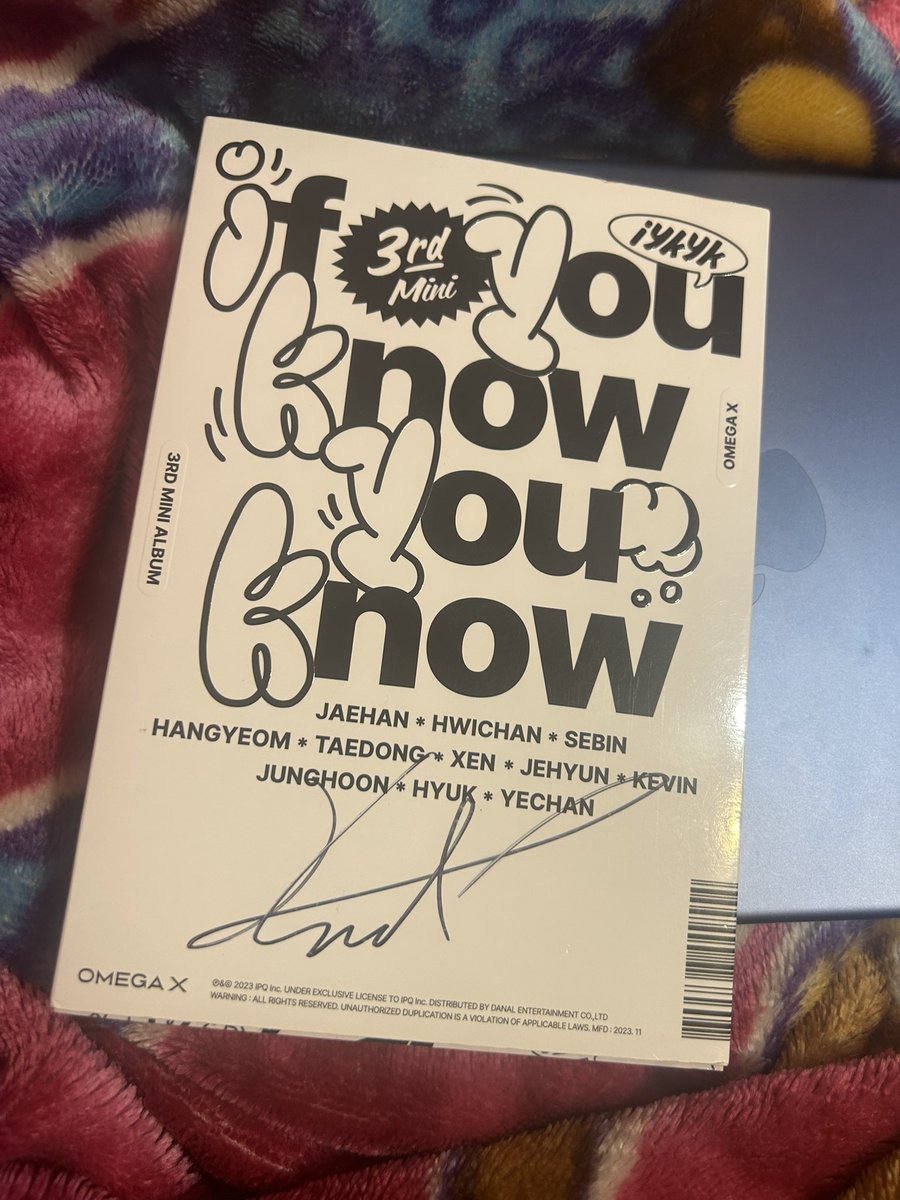 iloveehyuk's tweet photo. IVE NEVER HAD ANYTHING SIGNED BEFORE I MIGHT CRY 😭😭🤍 https://t.co/80x7HnKl3P