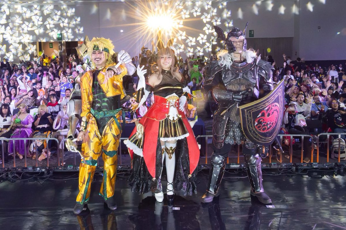 lamolemx's tweet photo. 🎉 ¡Ellos ganaron la FIRST CLASS COSPLAY COMPETITION de #AniMole4!
🏆#HéroeDeLaMole https://t.co/UoQzT8TeNy (Daemon Targaryen)
💫MENCIONES
🏅Alpha Armor: Cheyenne Cosplay
🎖️Perfect Fit: https://t.co/NCTHZsPZc4 (Gentildonna)
🏵️Rising Star: https://t.co/rtRUNZ64j3 (Dio) https://t.co/DKioLQTHvF