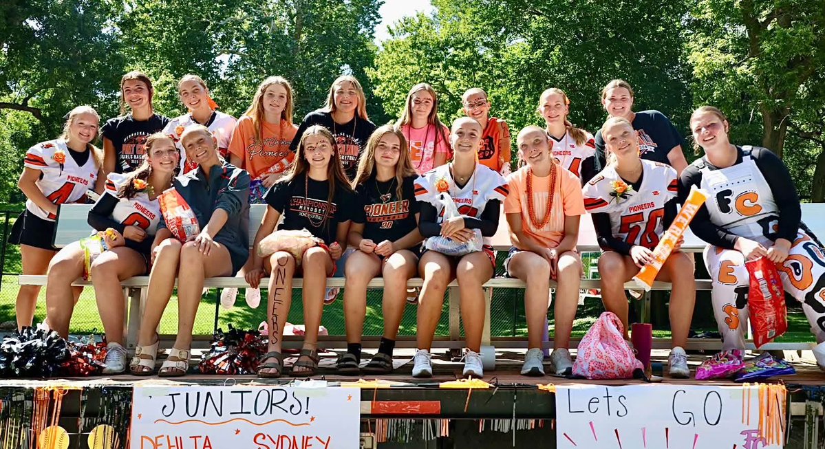 FCPioneerSB's tweet photo. A little HoCo fun!π₯ literally rocked the parade! #somuchfun https://t.co/zGKunyKYDq