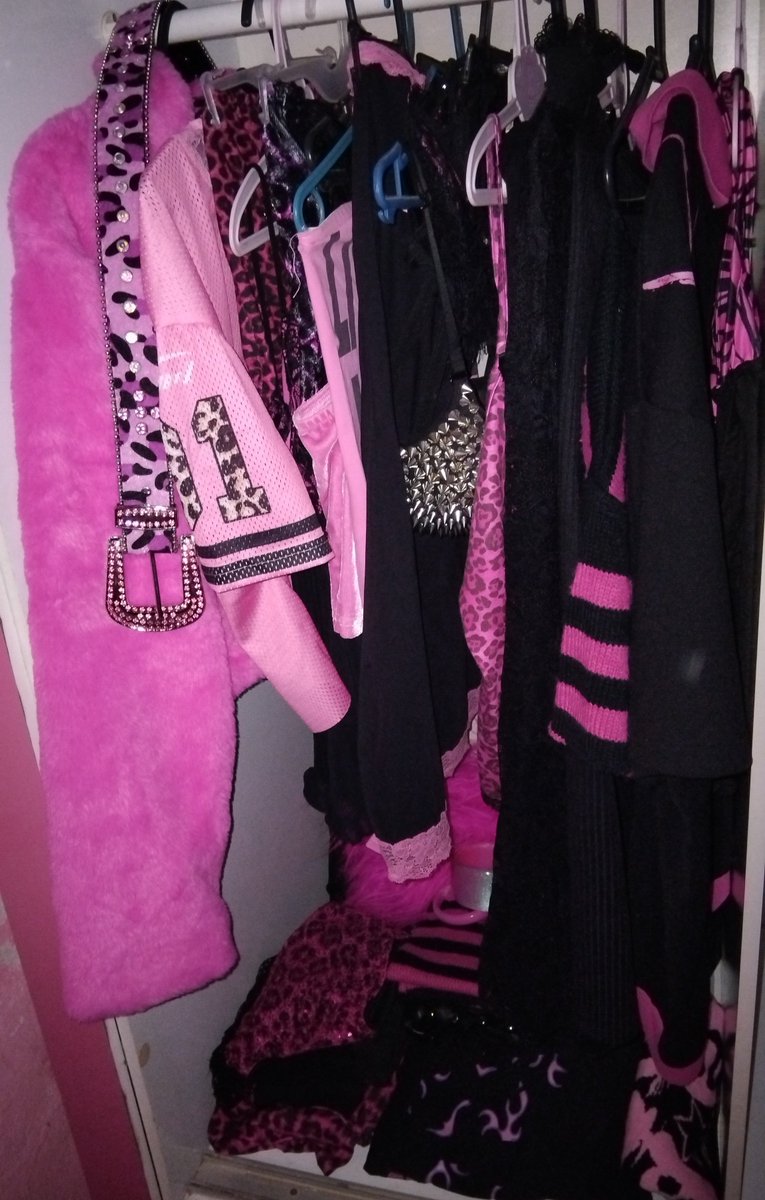 kinyb_'s tweet photo. I am pink https://t.co/g8ybtdKhtx