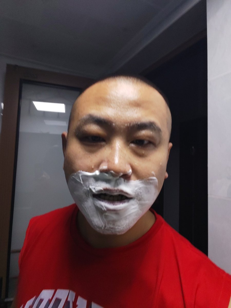 JamesCageWhite's tweet photo. Shaving my beard as reward, I'm touching you 😁 https://t.co/sMw6Wxbt0o