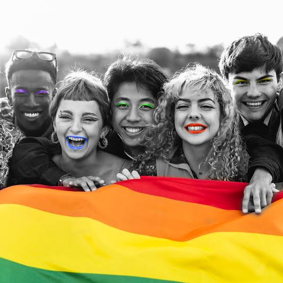DHakivi's tweet photo. @Ottaviani_Gatti Que aplique para tod@s en todo caso, HETEROSEXUALES, Bisexuales, Homosexuales, Lesbianas, Transgener@s, No Binari@, Pansexuales, Intersexuales, Queer, etc, etc, etc.
Ya qué (biológicamente y moralmente hablando) tienen la misma reacción en la calle.
Y no tendría NADA DE MALO. https://t.co/kq17MIYlDg