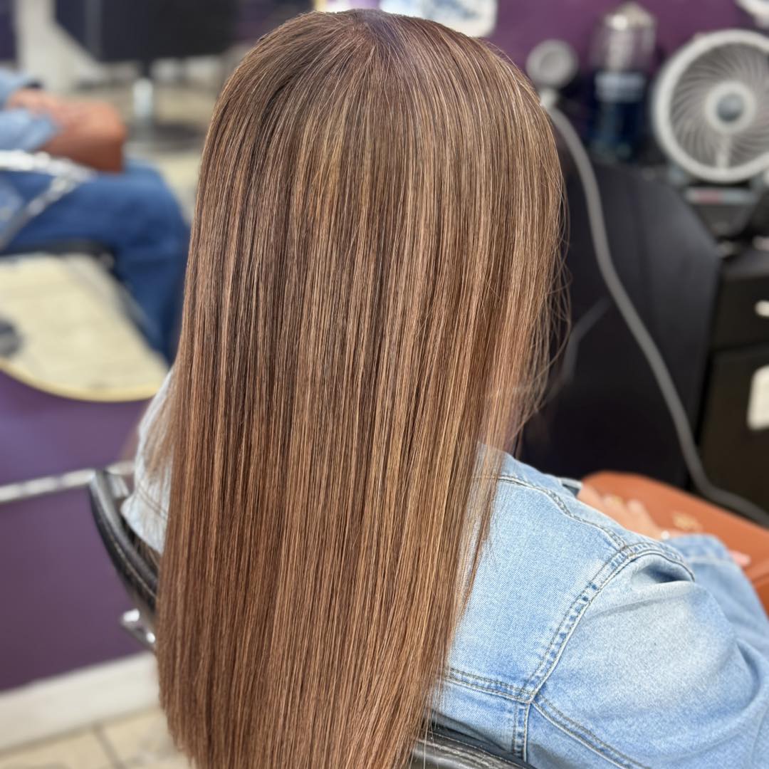 BERENICEE1D's tweet photo. Not just blonde… giving dimension, shine, and a hair color that has more life ✨🤍
Plus, getting a treatment the same day as your hair color helps keep your hair healthy, soft, and shiny after bleaching 💆🏻‍♀️✨
Book your next hair transformation with https://t.co/YAeX3MaSws