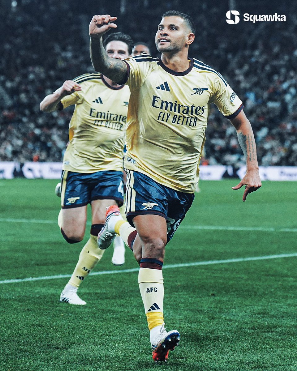 arsenalskitchen's tweet photo. kalah di kandang, fans Manchester United ini lantas mengemis ke Manchester City untuk ngejar Arsenal di puncak Liga Inggris.

banyak fans MU lainnya males sama mental pecundang @RDmania08. kok malah bikin kompilasi 😂 udah kena ini kewarasannya. 

loser mentality 🤣🤣🤣 https://t.co/9H3GHosAAv