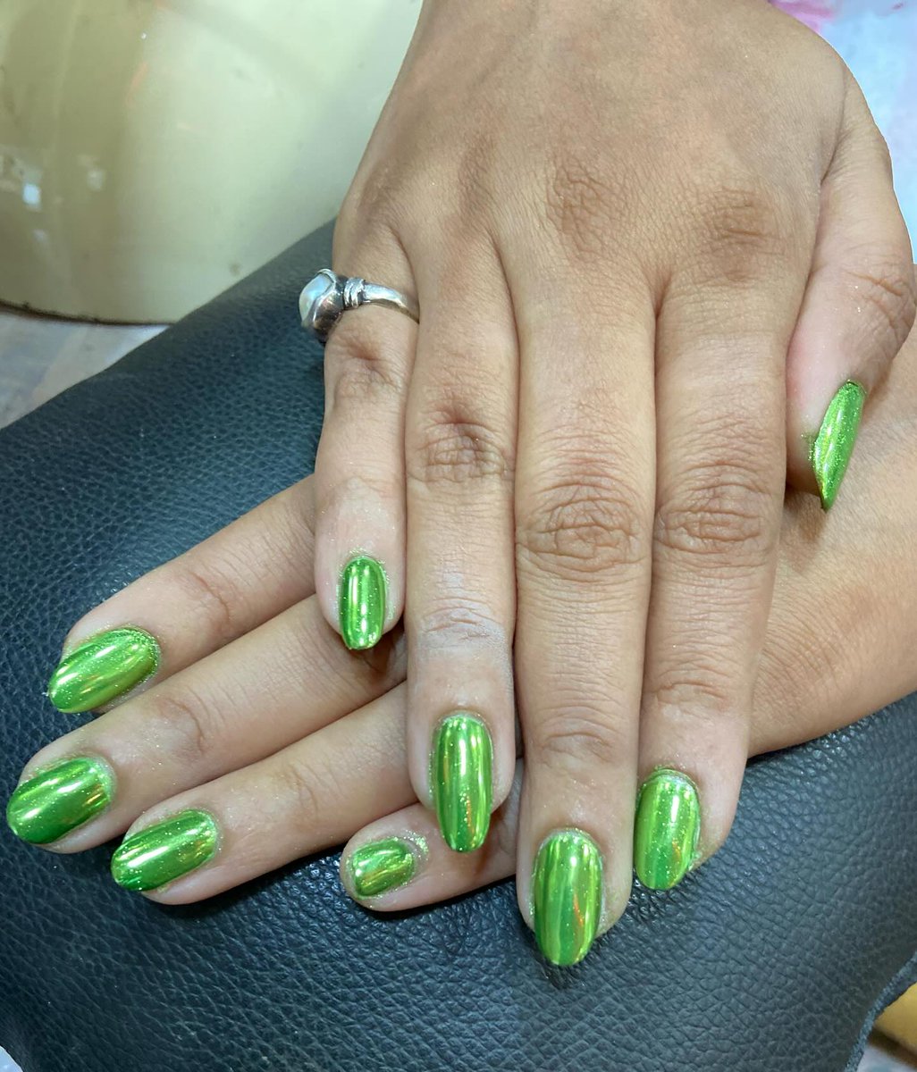 Gtplayz's tweet photo. Chrome gel polish 💅 https://t.co/2R7OdaVPkf