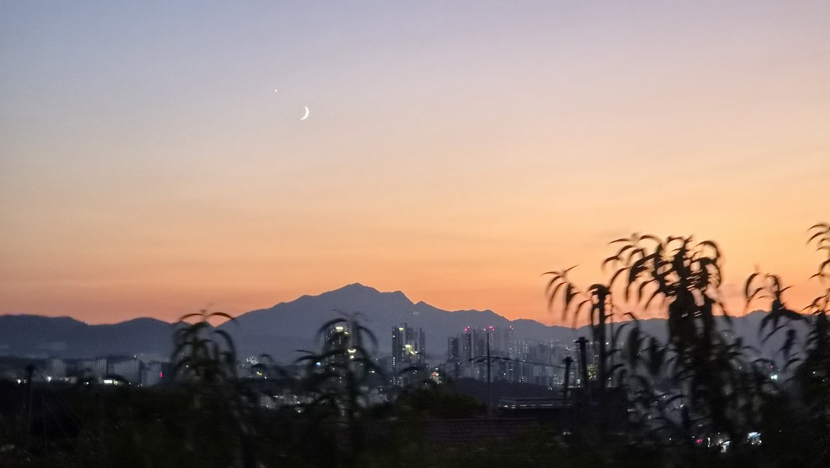 akatuki_cu's tweet photo. 가을의 춘천은 좋다🍂🎶 https://t.co/foHu3k6UUJ
