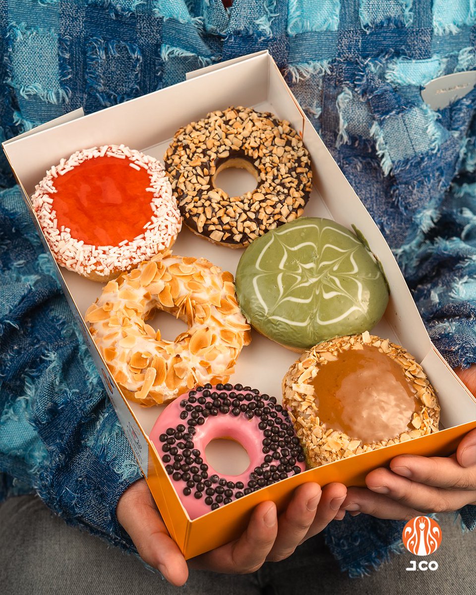JcoPHtweets's tweet photo. 👧: I think of donut toppings as a  sweater.
👦: Why?
👧: They make donuts extra cozy, and fun.
👦: Makes sense. :)
👧: So where's my sweater -I mean donuts?
👦: Makes sense. :)

#ILoveJCO https://t.co/27moHsusrM