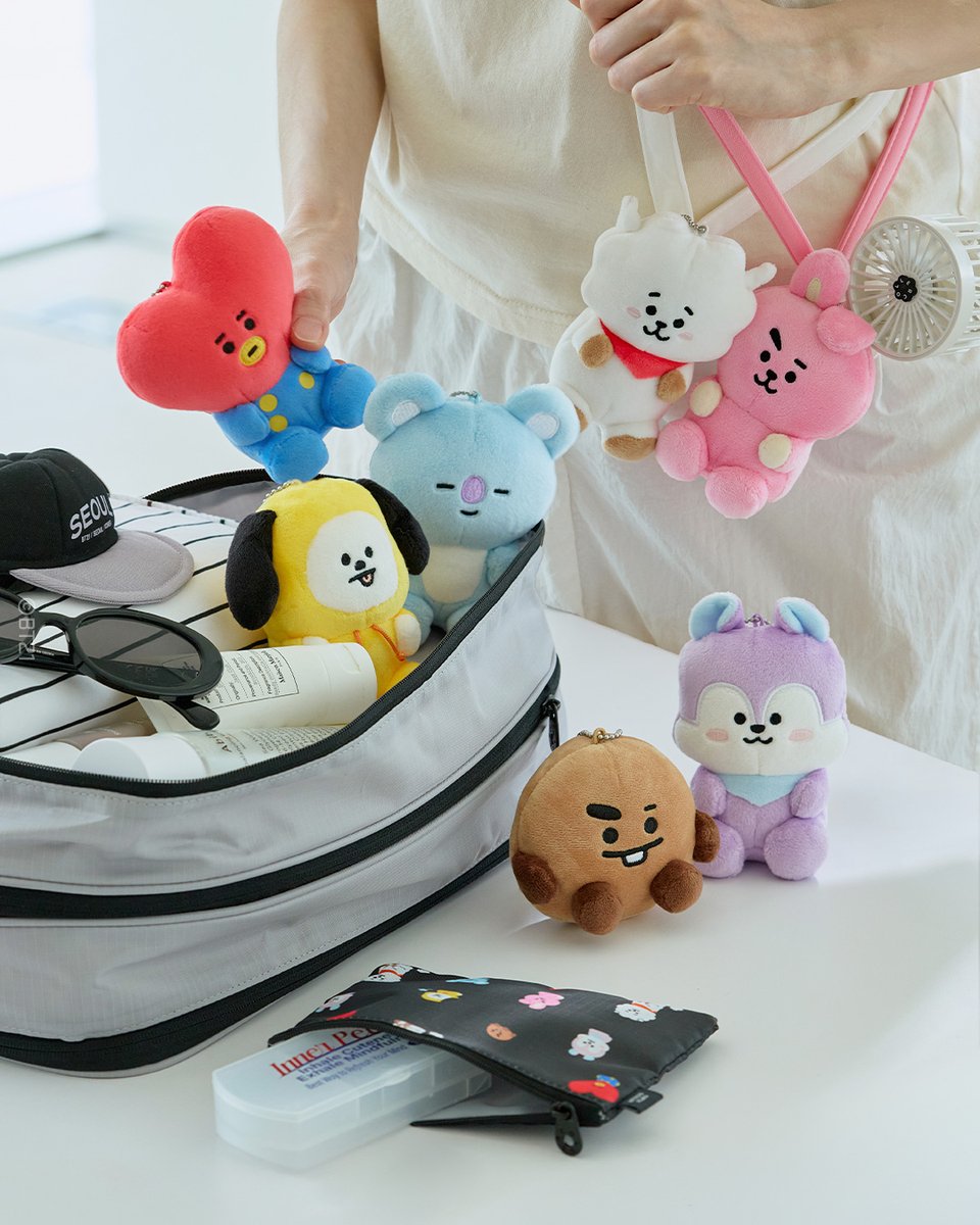 BT21_Japan's tweet photo. BT21 TRAVEL

かさばる荷物をコンパクトに、両手は軽やかに！
旅のおともにぴったりなトラベルメイト✈️

🔗今すぐオンラインストアへ
https://t.co/4bIeFZKjrN

#BT21

──────────

【お取り扱い店舗】

🛍️本日より順次発売！
・LINE FRIENDS SQUARE SHIBUYA

🛍️9/25(金)より発売スタート！
・エソラ池袋
・三宮オーパ
・イトーヨーカドー宇都宮
・阪急西宮ガーデンズ
・HMV＆BOOKS SHIBUYA