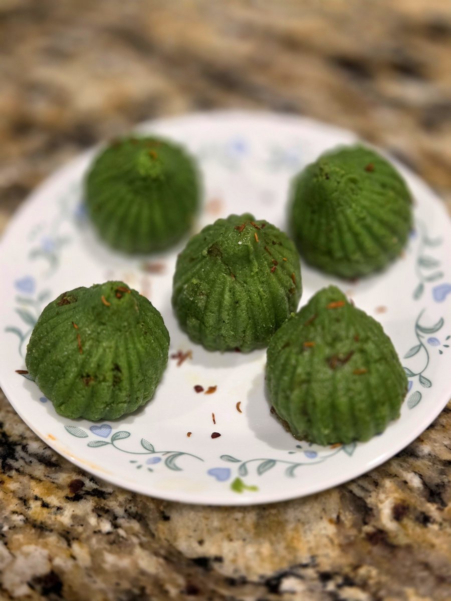 swathee_krishna's tweet photo. Vinayagarukku indha varusham…
Konjam traditional, konjam fusion! 🐘💛
Paan • Rasmalai • Pazham Modakam
#swatheesCooking https://t.co/4APyb3MBVL