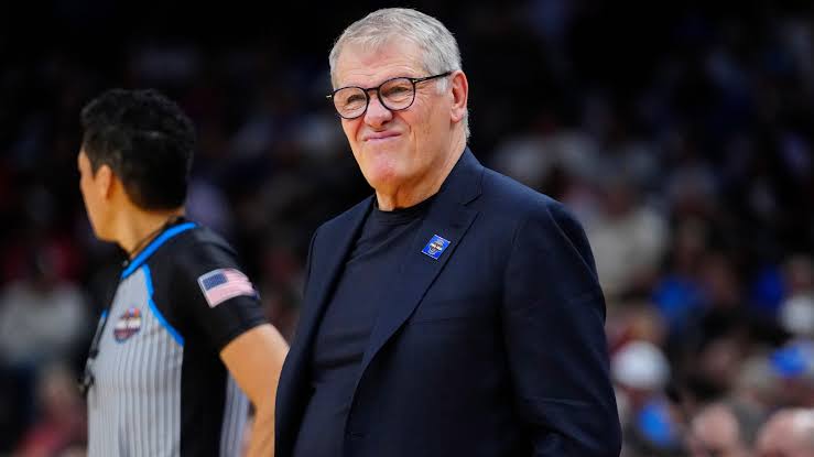 94FeetWBB's tweet photo. Top 10 Coaches in the Country🚨

1. Dawn Staley🐔
2. Geno Auriemma🐶
3. Vic Schaefer🐮
4. Kim Mulkey🐯
5. Cori Close🐻
6. Brend Frese🐢
7. Jeff Walz🐦
8. Kenny Brooks🐱
9. Shea Ralph ⚓️
10. Lindsay Gottlieb✌️

Comment below as these are not all-time rankings but for right now. https://t.co/tAYqloBvIw