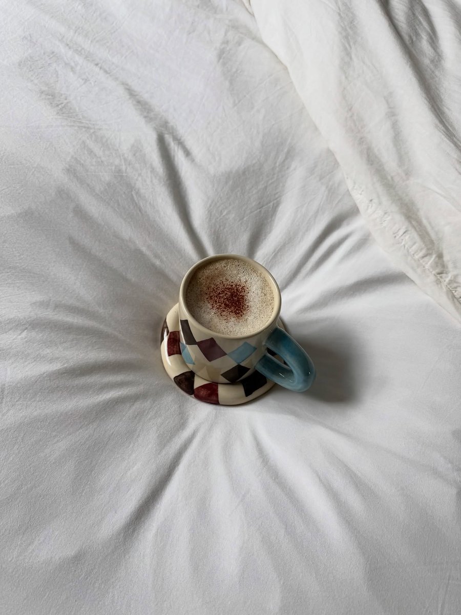 JuninhoOo2009's tweet photo. Romanticising a slow morning, exactly what I needed after the bank holiday. https://t.co/jxCpwPNItm