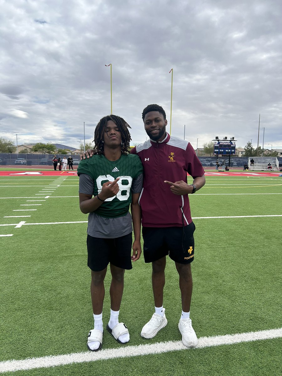 ElijahRich91d3's tweet photo. #AGTG after a great camp I'm proud to say I have my first offer from University of Minnesota Duluth
@CoachJmales @coach_pacheco https://t.co/z4uzrAe1fh