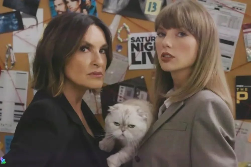 tswifterastour's tweet photo. 🚨| Taylor Swift makes special appearance in  “Law &amp; Order: Special Victims Unit” sketch at the Emmys alongside Mariska Hargitay and cat superstar, Olivia Swift! https://t.co/kkSZkiq3zm