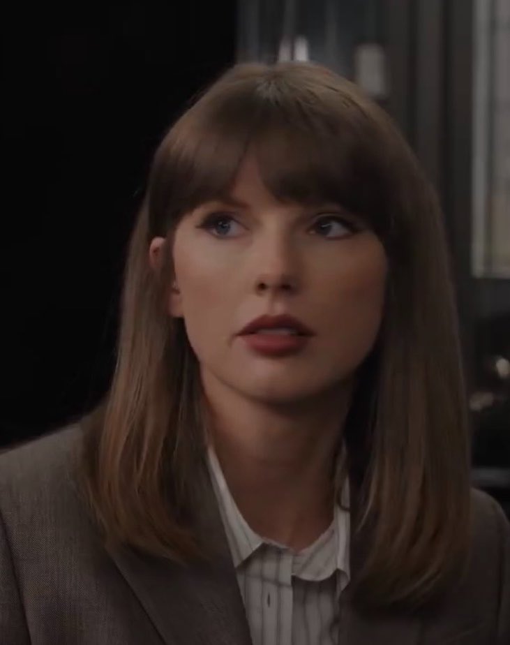 taylorswiftbr's tweet photo. ROSTO CHOCANTE. https://t.co/ycG5p9JATW