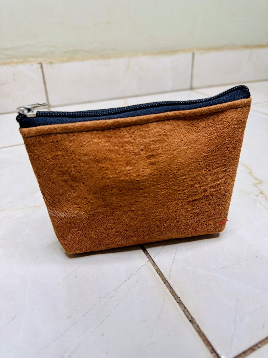 AssortedAfrica's tweet photo. At #EcoLine shop, we believe environmental protection and economic empowerment can go hand in hand. 

We are giving #Lubugo (backcloth), a traditional Ugandan material, new life through beautifully crafted pouches, bags. Order your #EcoLine product and support this journey. 💚🇺🇬 https://t.co/WZ6tyGmh9W