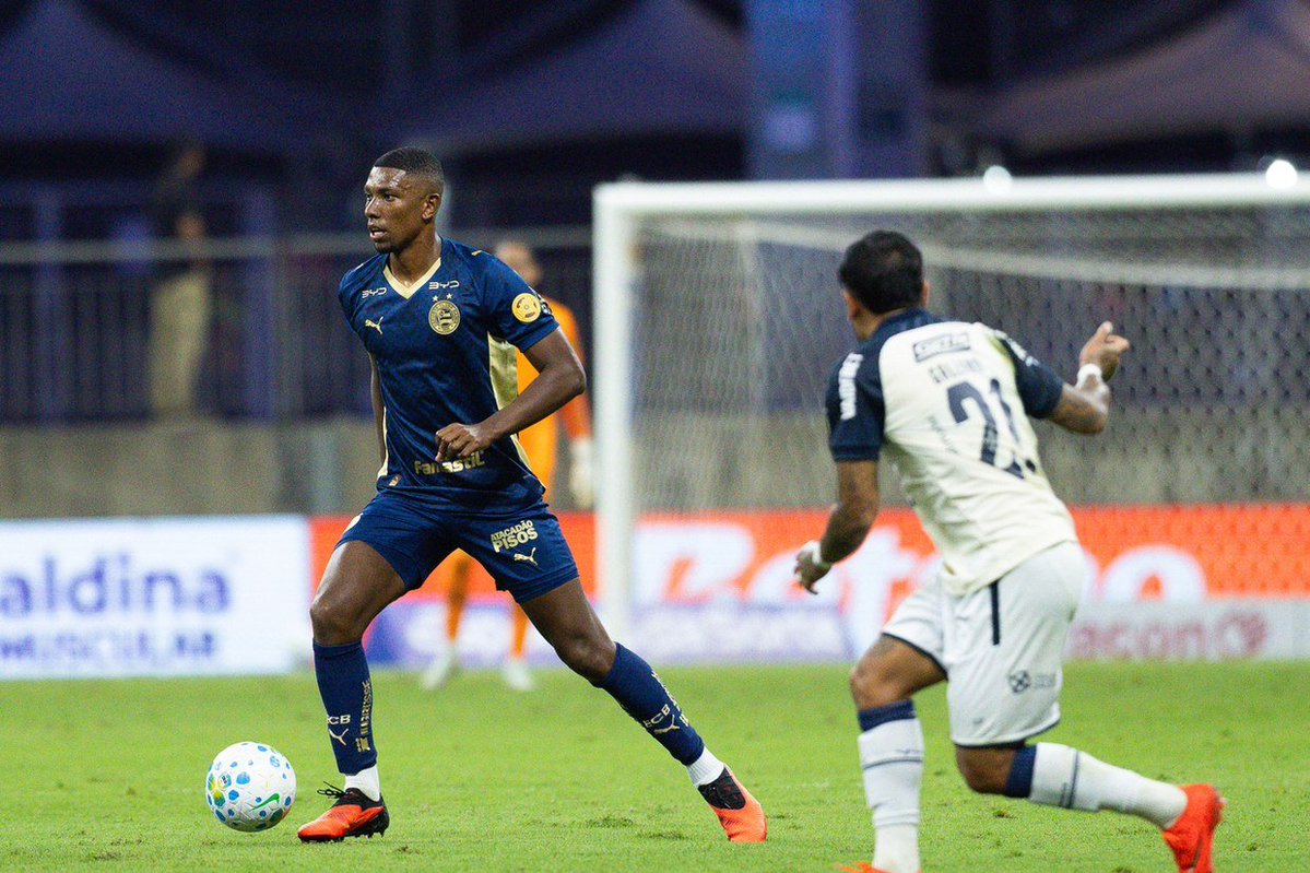 FutGooll's tweet photo. Campeonato Brasileiro 
Bahia 2 ❌ 1 Remo 
⚽ 1X0 - Jean Lucas 
⚽ 1X1 - Vitor Bueno 
⚽ 2X1 - Luciano Juba

O Bahia venceu o Remo na Fonte Nova e entrou no G4 do Brasileirão com 46 pontos. O Remo segue na zona de rebaixamento, em penúltimo lugar, com 23 pontos. #Brasileirão2026 https://t.co/5QHOm6A21M