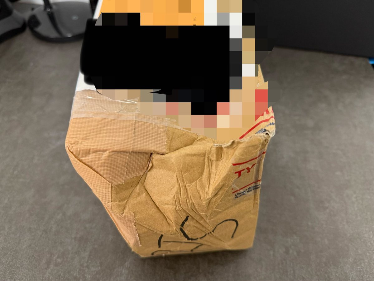 72psa's tweet photo. 8/31にアメリカへ発送して9/10にpsaに受取拒否されて何かと思っていて今日帰ってきてみてみたらこれで泣きそうです
配達員に何でこうなるんですか？って聞いても私はわかりませんって
次から小分けにして投げます🤮🤮🤮🤮🤮 https://t.co/a7x5j9WBV1