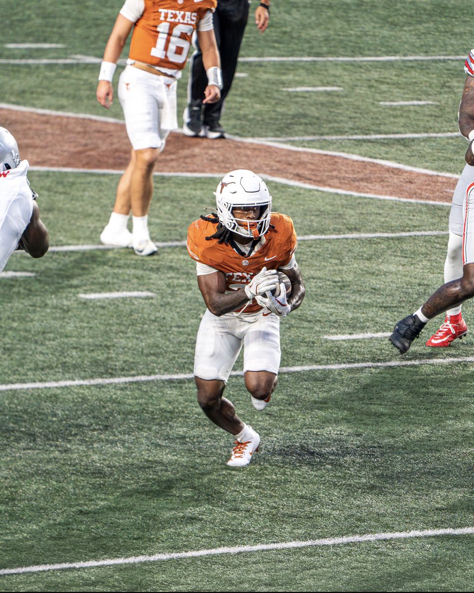 Russ31_'s tweet photo. Favorite pics I took from @OhioStateFB at @TexasFootball 

#ThisIsTexas #HookEm
📸russhots/IG https://t.co/tHGVcE8OHG