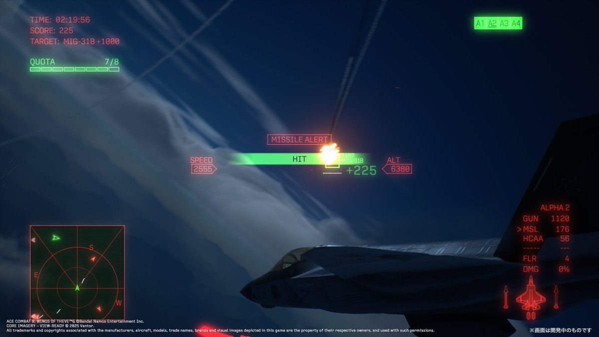 PROJECT_ACES's tweet photo. 【🐥ナゲッツのオンラインモード紹介⑤】
ナゲッツです！
オンラインモードのプレイ中に、稀に発生する特別な「緊急ミッション」の情報を入手しました！
8人で協力してシリーズを象徴する巨大兵器に挑む「エマージェンシーソーティー」や、4人で手強いNPCライバル部隊と戦う「スクランブル」など、どちらも手に汗握る激戦になりそうです！限られた時間しか発生しない特殊なミッションですが、見事勝利すればより多くの報酬をゲットできるチャンス！発生のアナウンスを聞き逃さないようにしてくださいね！ピヨッ！
#ACECOMBAT ＃ACE8