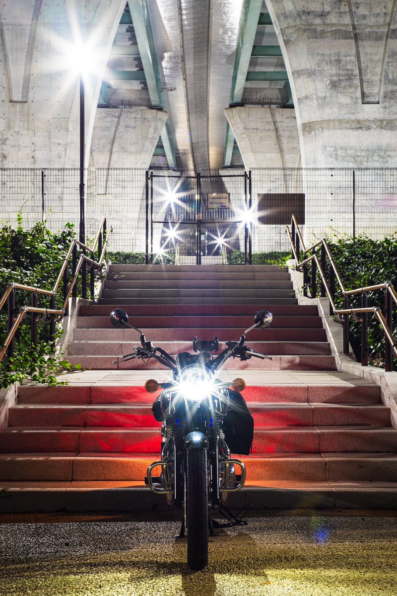 W_Fields_M's tweet photo. メグロはセンスタあるのでシンメトリー構図にバチッとハマッてくれるが
真正面ってバイクのカッコ良さがあまり伝わらないのよね

#近所ツー #ナイツー #メグロK3 #MEGUROK3 https://t.co/XT2BMQvXdI