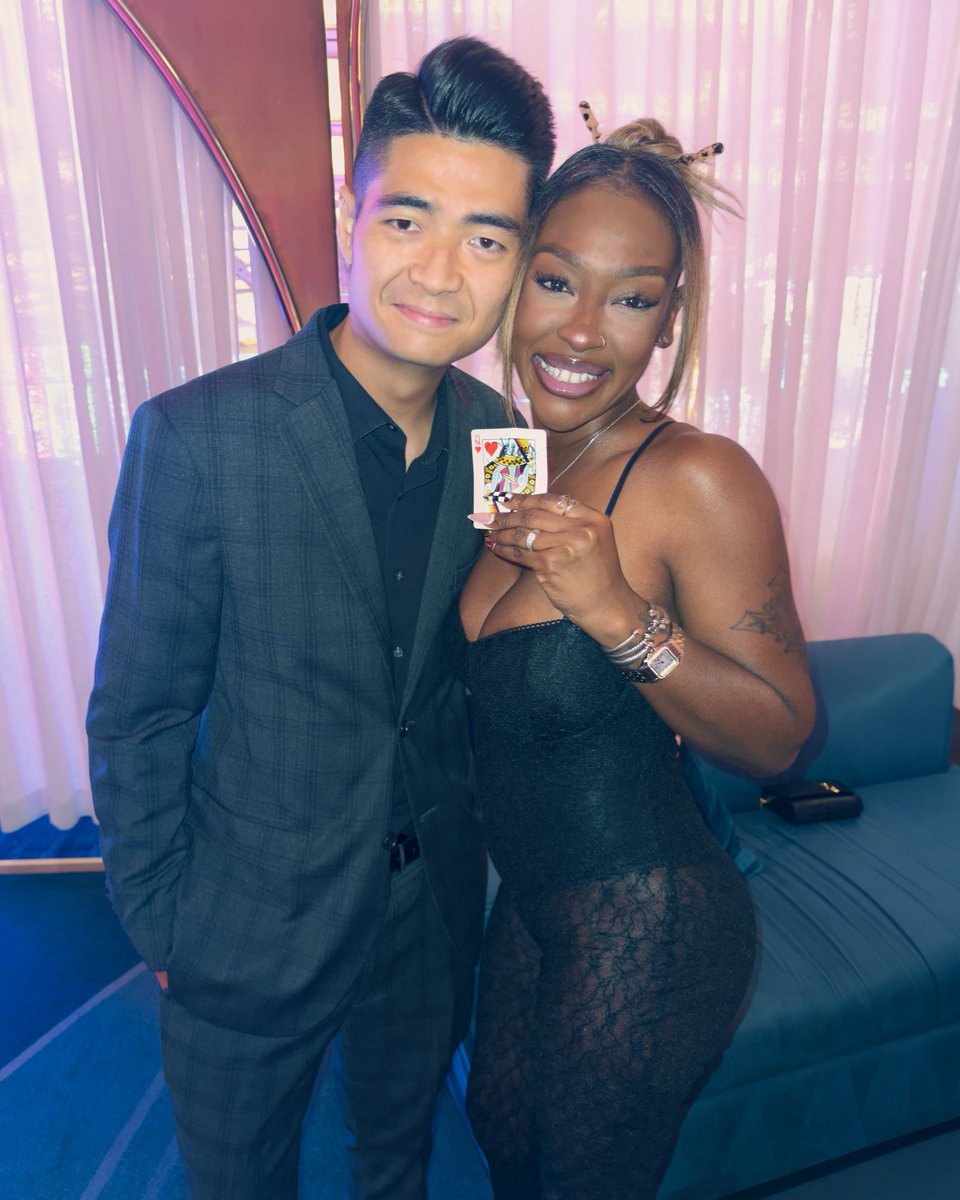 NoahStrattanEnt's tweet photo. But when it comes to captivating, I 
know that very well 💝 

🏆 -Your charming Vegas magician, Noah Strattan 

PS See you at your next corporate event.

#CorporateMagician #CorporateMagic #VegasMagic #VegasMagician #VegasEvents https://t.co/YURXsIgZ4s