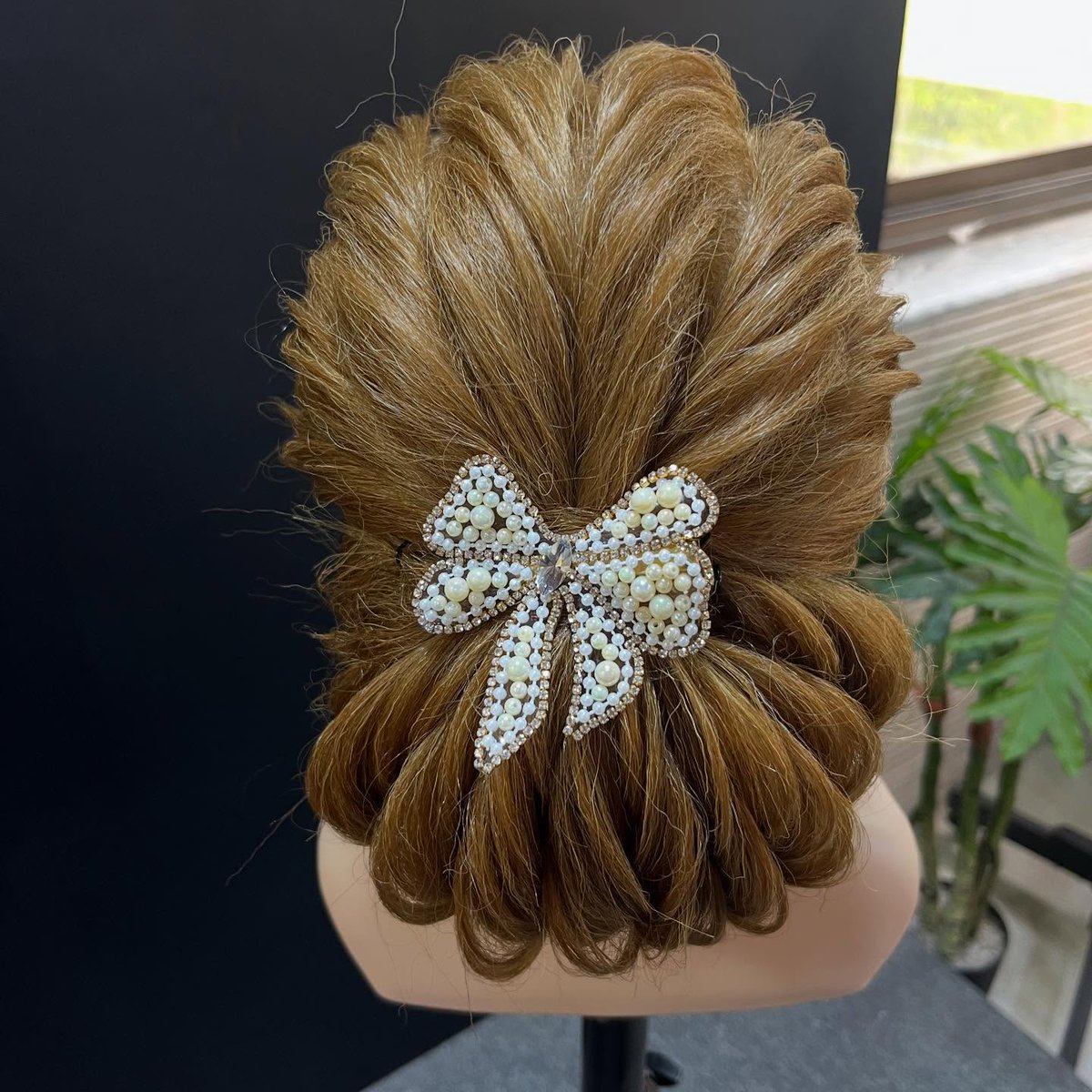 ChristiaUl8tk's tweet photo. Indowestern bun https://t.co/QTLLuqMaHq