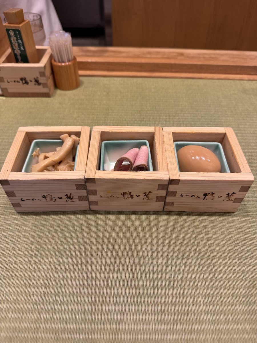 masha123da's tweet photo. らーめん 鴨to葱
らーめん かもとねぎ

95.951

特上　鴨らーめん 1580円

飲める親子丼 420円 https://t.co/PGPT0tFOnQ