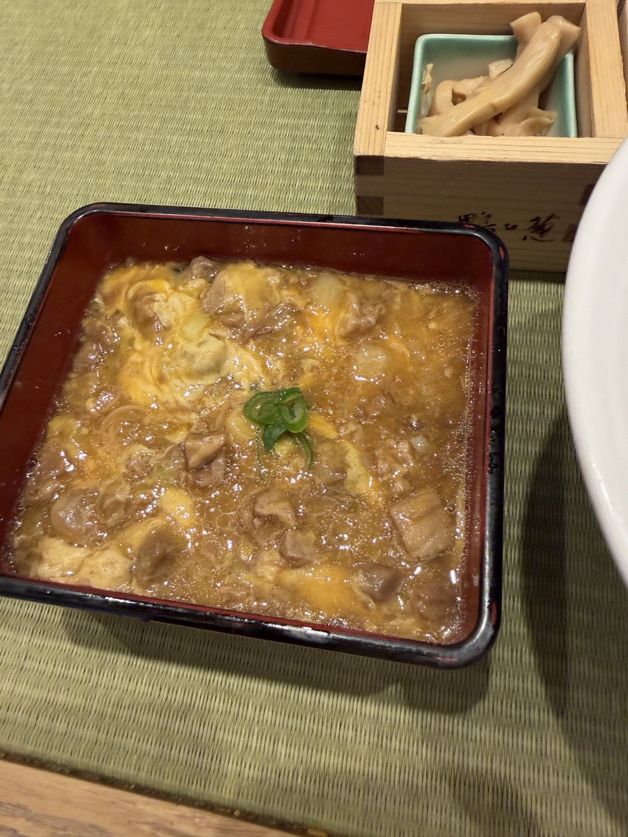 masha123da's tweet photo. らーめん 鴨to葱
らーめん かもとねぎ

95.951

特上　鴨らーめん 1580円

飲める親子丼 420円 https://t.co/PGPT0tFOnQ