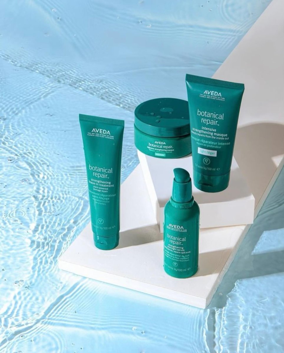 EddaPerkoww3's tweet photo. Pront* per un tuffo in piscina? 💦 Non dimenticare di proteggere i tuoi capelli dal cloro! Puoi ripristinare idratazione e luminosità con Botanical Repair, che penetra fino a tre strati del capello ricostruendo i legami e rinforzando la fibra 🌿 https://t.co/tojqojplbN