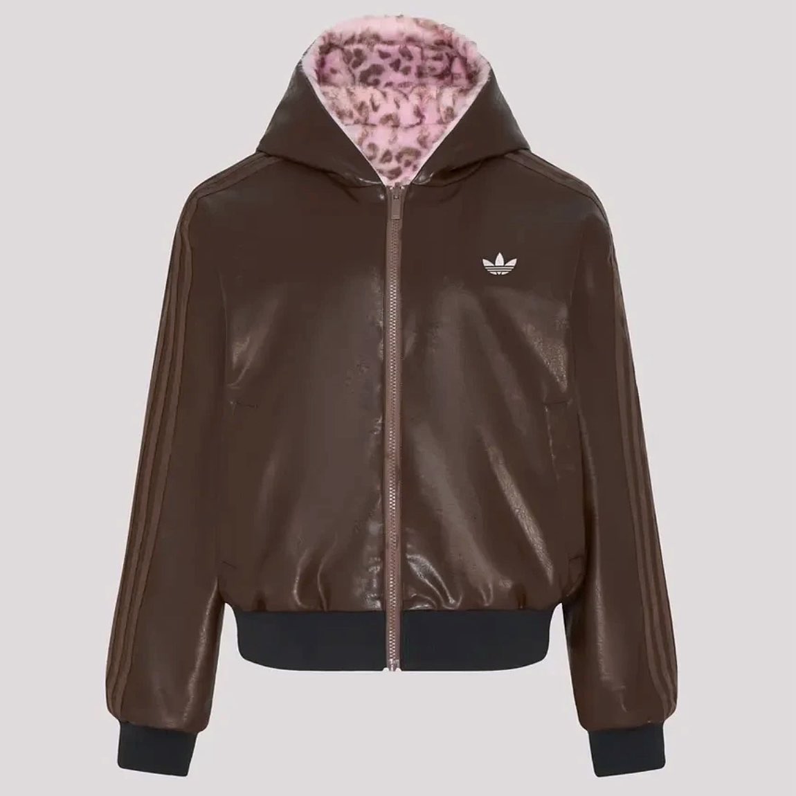 ___h___r___k__'s tweet photo. 新作adidasに天才すぎるリバーシブル降臨 https://t.co/1Y4hjLQAcR