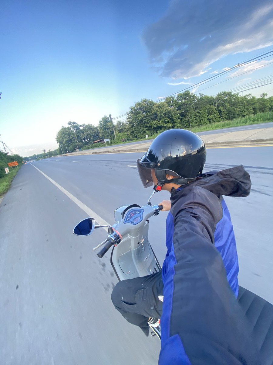 tthxttk33's tweet photo. ขี่ไปกลับปานน้ำมันเป็นน้ำเปล่า🤣 🛵 #อุตรดิตถ์ https://t.co/mm4zaYrmLN