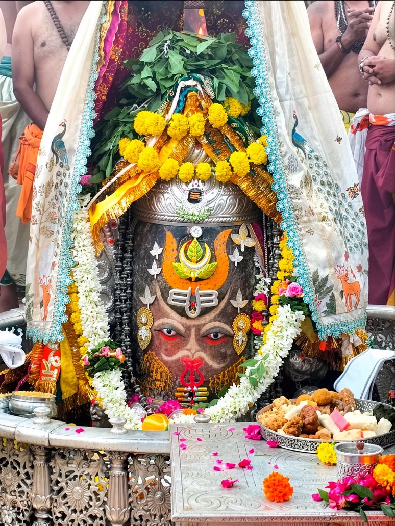 12Jyotirling's tweet photo. श्री महाकालेश्वर भस्म आरती दर्शन | 15.09.2026

Shri Mahakaleshwar Bhasma Aarti Darshan | 15.09.2026 https://t.co/V0YEXFkrq5