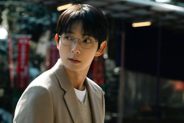 aaeify's tweet photo. LEE JOON-GI RETURNS AFTER 3 YEARS WITH A HIGH-STAKES THRILLER 

Lee Joon-gi is making his long-awaited drama comeback in Kidnap Game, three years after Sword of Aramun.

He plays a retired surgeon whose daughter is kidnapped, forcing him into a dangerous kidnapping game across seven Asian cities. Now, he has to choose between the calm instincts of a doctor and the desperate instincts of a father.

And with his My Girl era once reaching a 24.0% peak rating, expectations are high for his return. 

Kidnap Game premieres October 6 at 10 PM on Channel A.