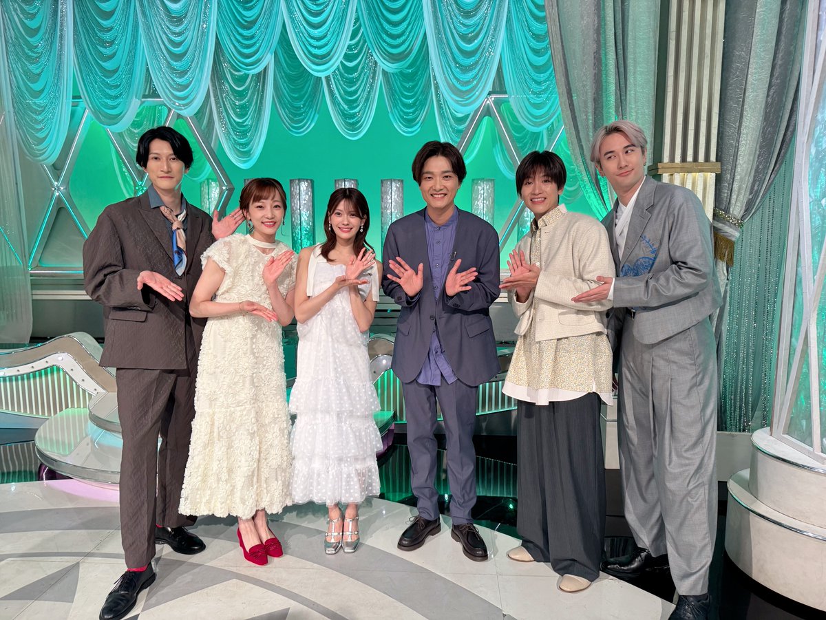 musical_secretg's tweet photo. 💐出演番組情報‼️💐     

#ミュージカル秘密の花園 の出演者５人がNHK「はやウタ」に出演します✨
ミュージカルナンバーから１曲披露していますのでお楽しみに！

収録後に井上芳雄さんと記念撮影📸

ぜひ放送をご覧くださいね！

放送日時 10月5日(月) 4:15～4:45 NHK総合

⚘…⚘…⚘…⚘…⚘  10/17〜11/1 @よみうり大手町ホール

#井上芳雄 #奥田いろは (#乃木坂46) #島太星 (#NORD) #彩みちる #雷太 #磯野大 #ミュージカル #秘密の花園 #SecretGarden #비밀의화원 #舞台 #演劇 #観劇 #musical