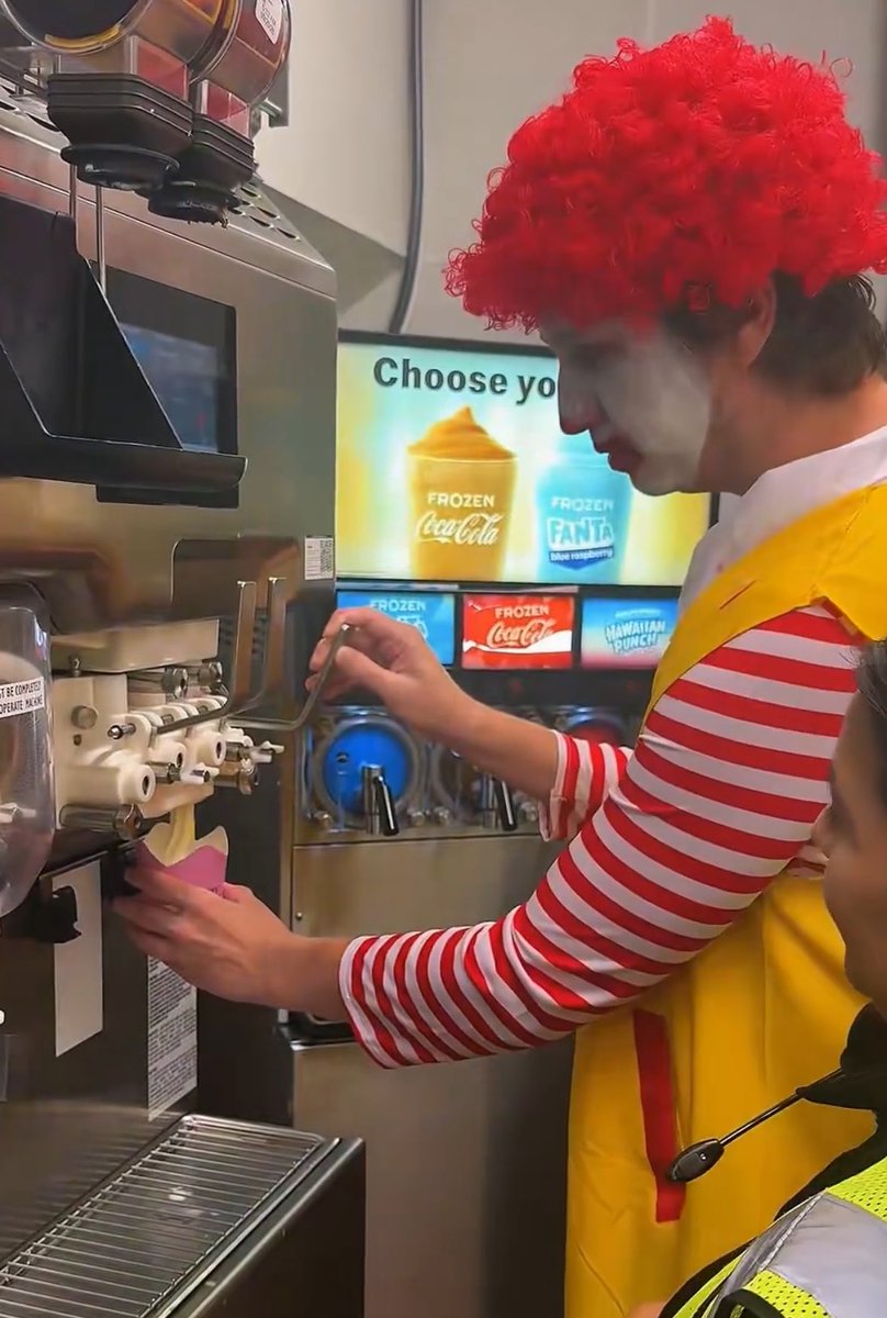 WarrenFeldmanYT's tweet photo. @OhioTate A functioning McFlurry machine? Tate working miracles https://t.co/iOG0ehwQdF