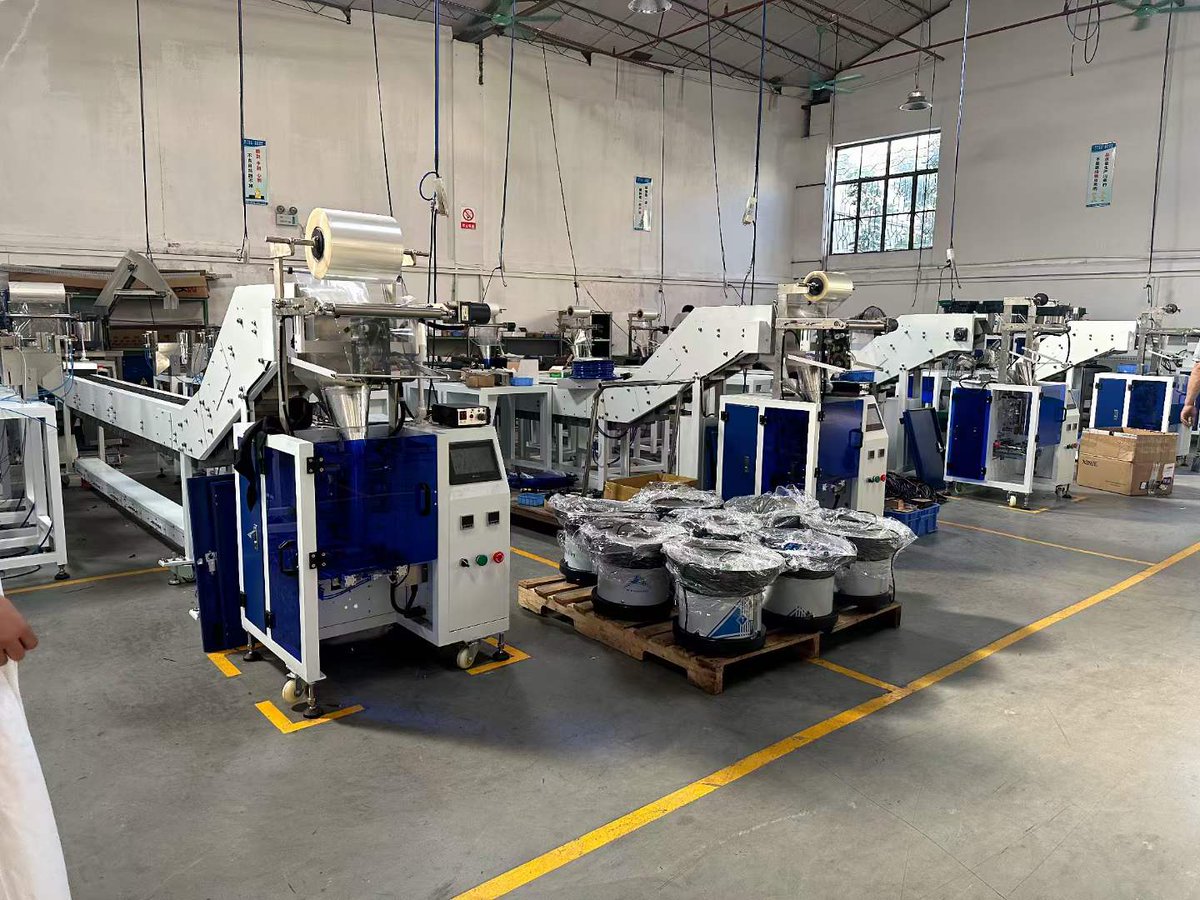 USmachinesNEWS's tweet photo. Customized multi-bowl feeding bag packaging machine, specially designed for automatically counting, feeding, and packaging different kinds of hardware parts, metal parts, and plastic parts. This flexible packing line is suitable for screws, nuts, bolts, washers, rivets, fasteners https://t.co/1z0r8pntH0