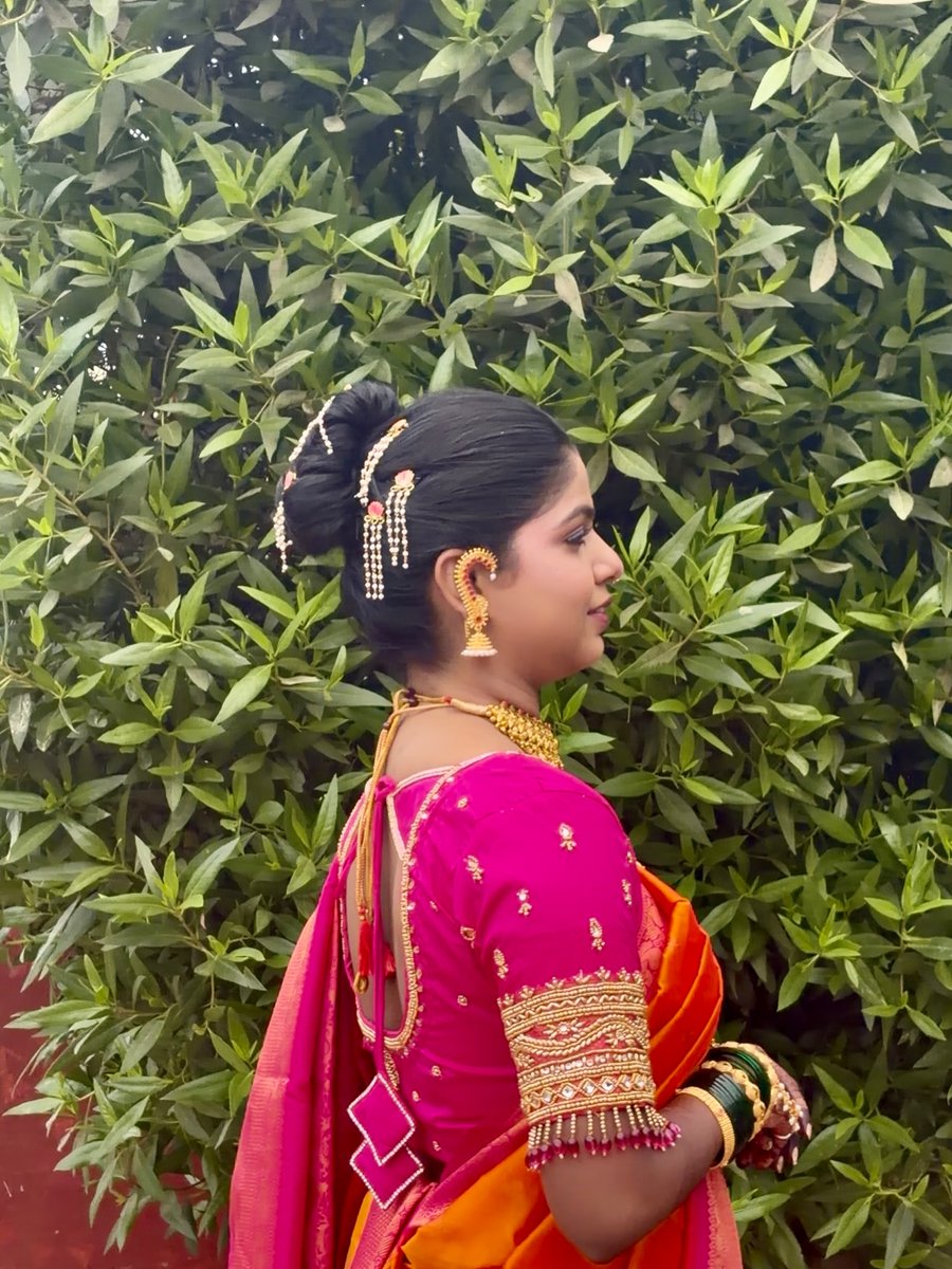 JennellLeeb8wl's tweet photo. Marathi mulgi glow up 🔥
@kshitu_kesarkar
MUA @styleby. diva
Saree @kangansarees
Jwellary @hira_jewellers
Hair @makeup_by_pratiksha_11
Location @jay_palace_...
{ muakolhapur naturalmakeup bridalmakeup nauvarisaree weddingmakeup hairstyles https://t.co/xvEe5LLV8u