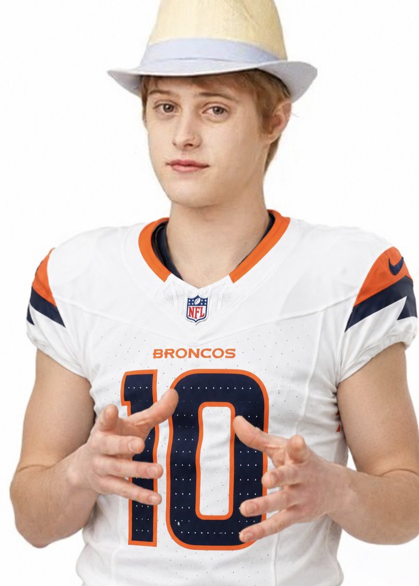 PolymarketBlitz's tweet photo. Patrick Mahomes          Bo Nix
(First half)

- 8/18 (C/ATT)                - 12/17 (C/ATT)
- 62 passing yards        - 98 passing yards
- 1 passing TD                - 1 passing TD
- 0 INT                              - 1 INT
- 85 total yards             - 98 total yards https://t.co/W5iD4eZpaL