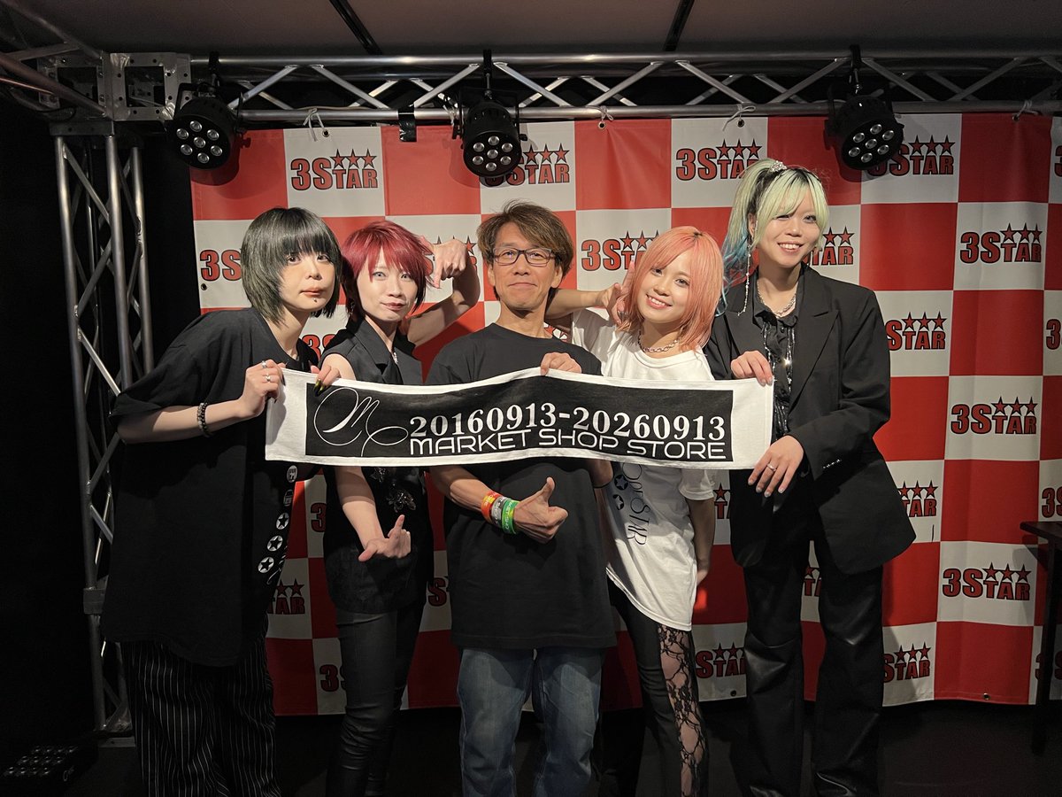 kayan34youkam42's tweet photo. MARKET SHOP STORE
2026.9.13 渋谷CHELSEA HOTEL
10周年のこの日ラストライブにて解散…
Last Tour『Mudboat』は名古屋、岡山、大阪、東京に参戦、どこも熱いライブでほんと楽しかった!ライブはもう見れないけど、楽曲は聴き続けます🎶
ありがとうございました。
またどこかで😆👍
#MARKETSHOPSTORE https://t.co/iLlUq7fT5I