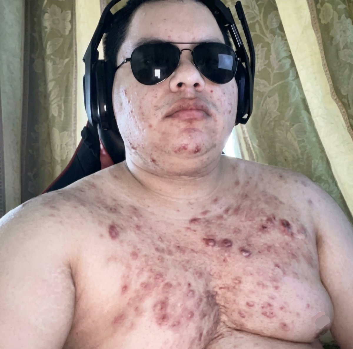 agrariansickle's tweet photo. @falangistgigav2 I know, in reality you're much hotter https://t.co/ATjn7xpcS1