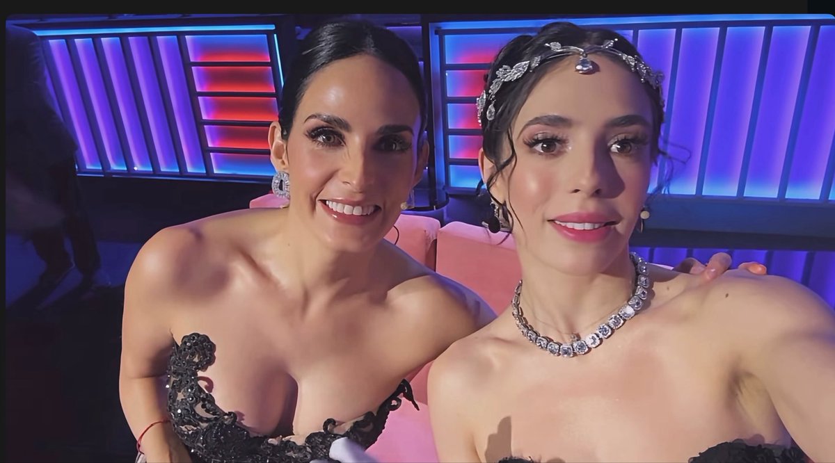 TeamXimenitasOf's tweet photo. Hermosas las dos 💕#XIMENAENQUEDICES https://t.co/7UCezJW4HO