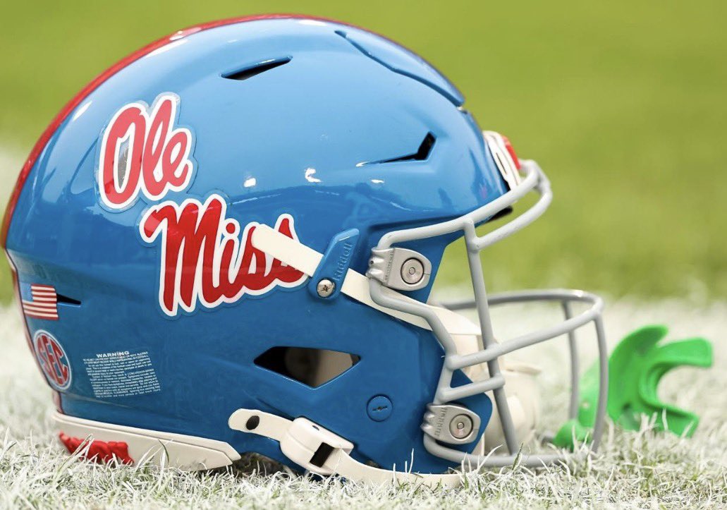 TravionWas24901's tweet photo. I will be in Oxford this weekend! @CoachGolding @CoachJayShoop @drm_12 @_kbolden @CoachJJolly 
@Coach_Drew1 @Coach_Adams94 @shayhodge3 @DemetricDWarren @ReggieBuchanan 
@Coach_CJBailey @MacCorleone74 
@ChadSimmons_  @SWiltfong_ @coach_tko @dc15sports @TheUCReport 
@adamgorney @TomLoy247
 @samspiegs @BillyEmbody