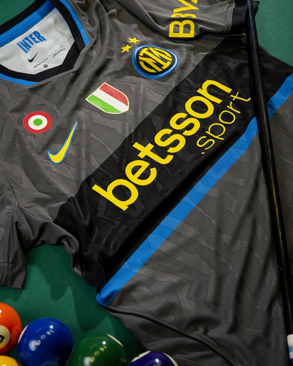 footballfashion's tweet photo. Inter Milan 2026/27 Nike 1990s-Inspired Third Kit ⚽🇮🇹

https://t.co/VZ3SybdB79

#Nike #NikeFootball #Inter #InterMilan #SerieA #ForzaInter #IMInter #UCL #Milan #Italia #Italy https://t.co/GNd2GrPXdT